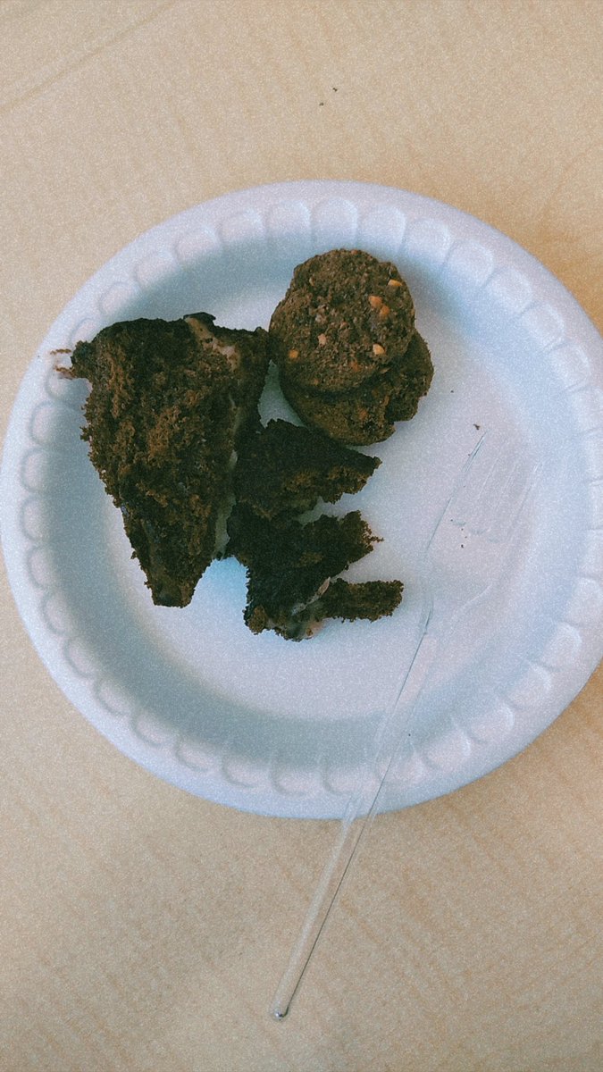 olm kimdi bu üni hocaları kötü diyen adam bize her hafta bi şeyler getiriyor