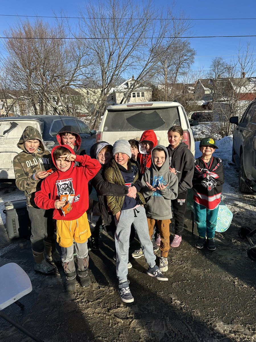 newenglandwolv1's tweet image. Sunday for 10U premier was a fantastic day up in the north country.  Two games in Berlin, a team tailgate between the games, some first goals and hat tricks.  Thank you to all the parents who helped put it together and made it such a fun winter day! #newolves