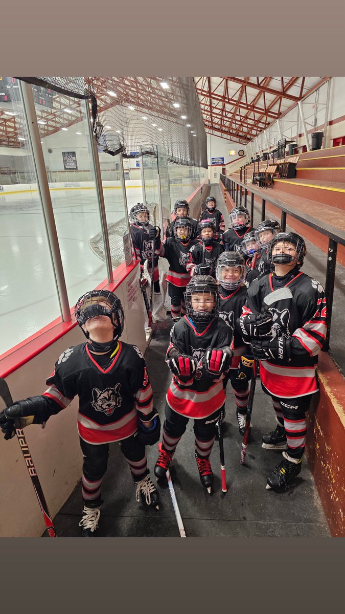 newenglandwolv1's tweet image. Sunday for 10U premier was a fantastic day up in the north country.  Two games in Berlin, a team tailgate between the games, some first goals and hat tricks.  Thank you to all the parents who helped put it together and made it such a fun winter day! #newolves