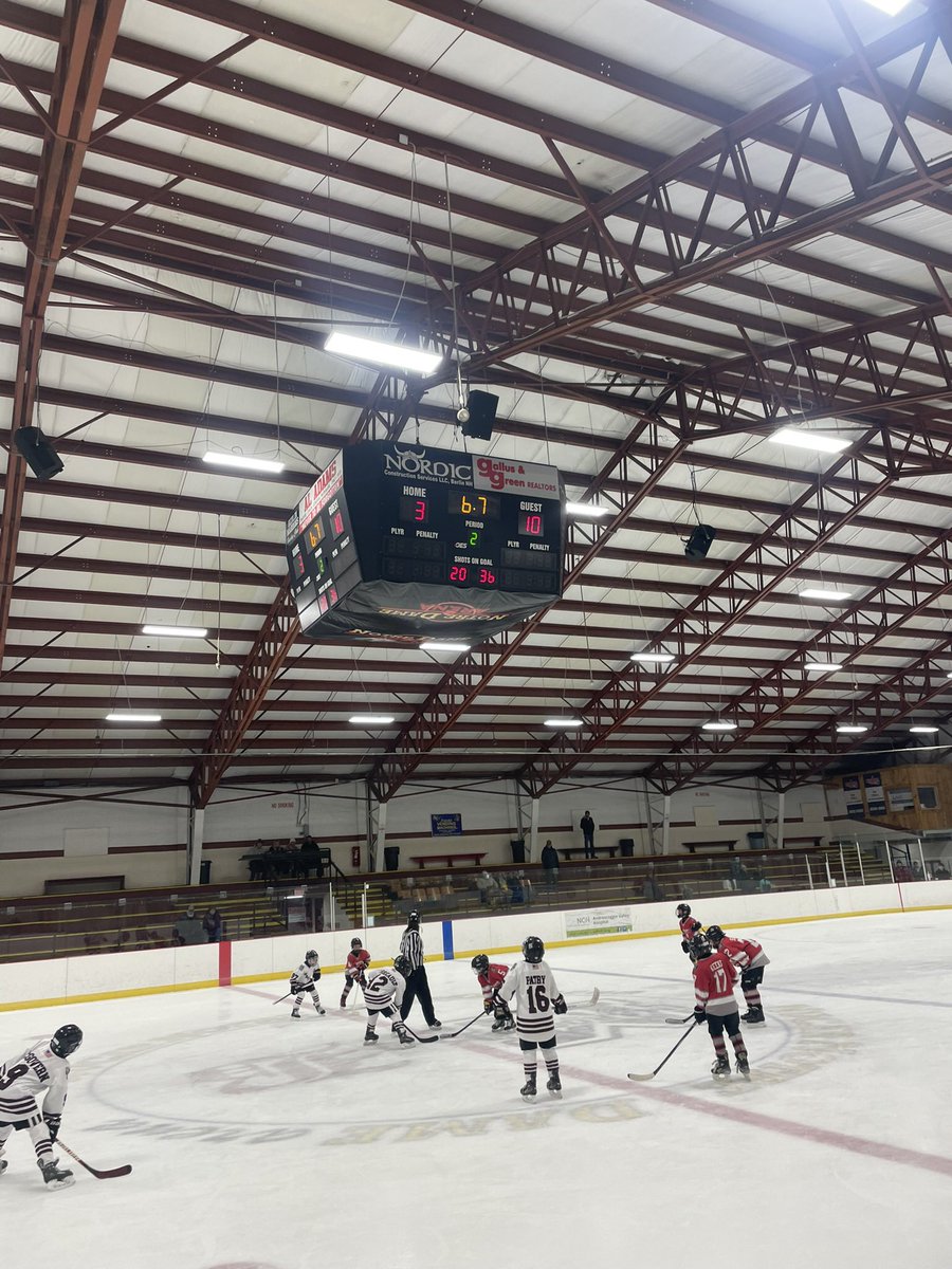 newenglandwolv1's tweet image. Sunday for 10U premier was a fantastic day up in the north country.  Two games in Berlin, a team tailgate between the games, some first goals and hat tricks.  Thank you to all the parents who helped put it together and made it such a fun winter day! #newolves