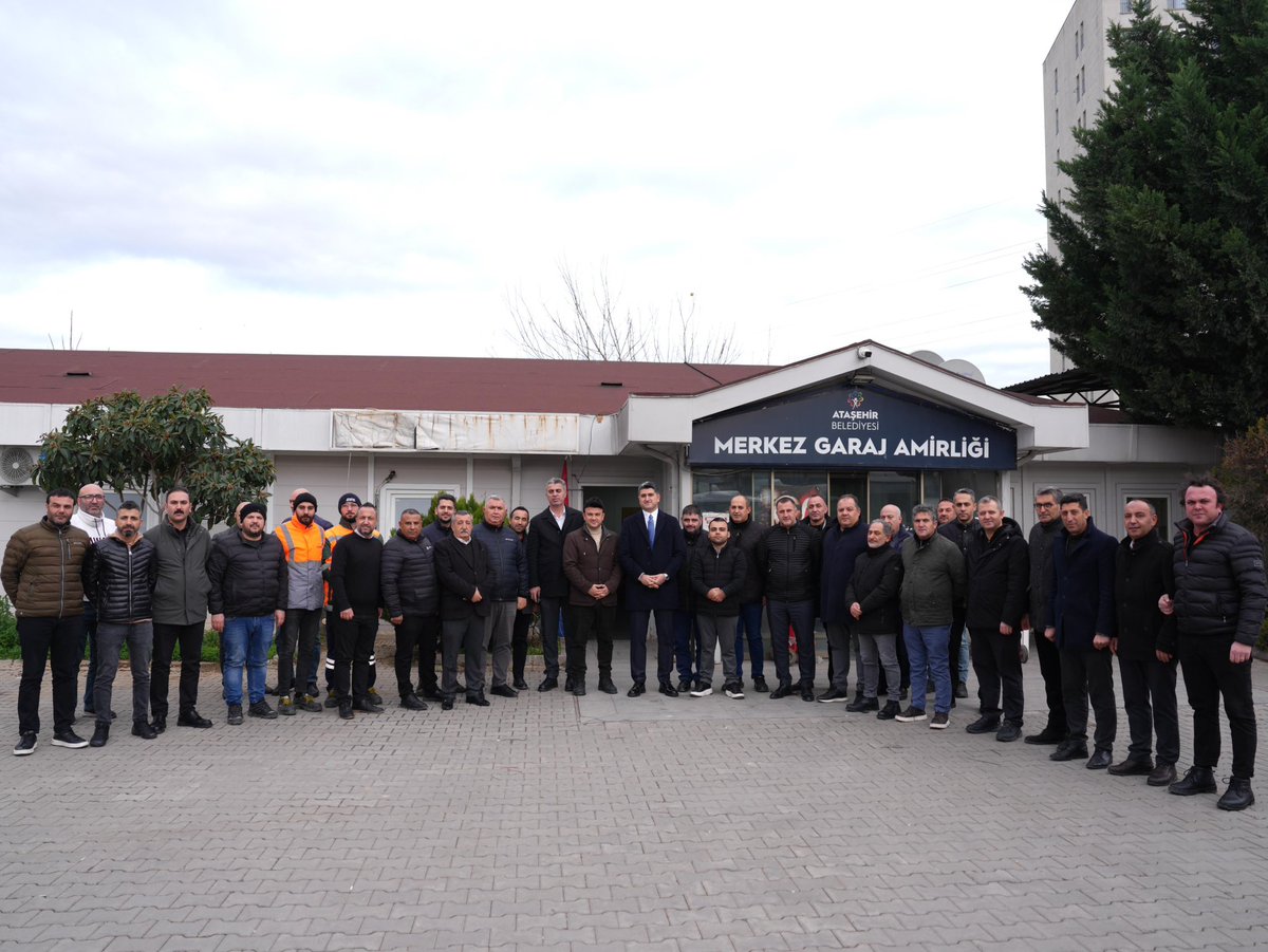 Belediyemizin dış birimlerinde görev yapan mesai arkadaşlarımızı ziyaret ederek yeni yıllarını tebrik ettim. 

Büyük bir emek ve özveriyle görev yapan çalışma arkadaşlarımıza ve onların en büyük destekçileri olan kıymetli ailelerine sağlık, huzur ve mutluluk dolu bir yıl diliyor,