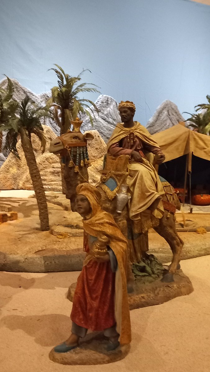 Vivamos juntos la tradición toledana. Te esperamos en el #AlcazardeToledo 🏰para admirar los detalles de los Reyes de Oriente💫en el gran Belén del #MuseodelEjército