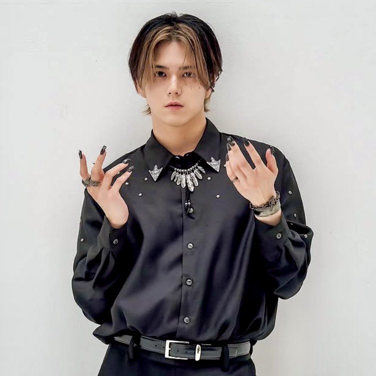 ranprince823's tweet image. "蘭"くん🌸まとめ２

RAN👑くん
歌とダンス俳優としての目覚ましい
活躍に加えてモデルとして表紙を飾った

３年もの想いが詰まった大谷さんの企画🙏🏻😭
buffさん📘渾身の一冊🌟

飛躍のモチーフ🪶フェザーネックレスを御守りのように身に付けて輝いて来たランくん🩵世界へ🌐🦅

#RAN #ランくん #buff