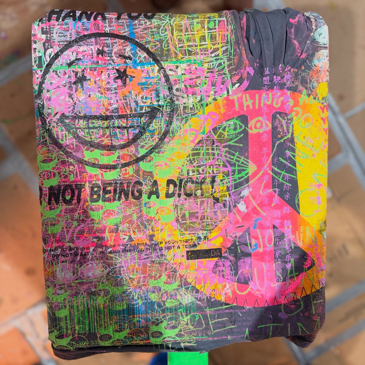 Thank you for not being a dick a being about peace. Says the shirt. ☮️❤️ 📸 <a href="/doobiedukesims/">Doobie Duke Sims ③</a>