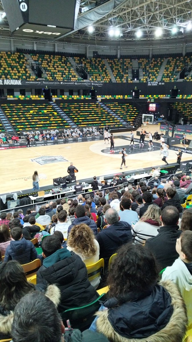 BarSaskiMiribil's tweet image. Egun on familia. Desearos a todos felices fiestas y una buena entrada de año. Para el partido del viernes, haremos la  habitual colaboración con @Bizbancali , para la recogida de alimentos...