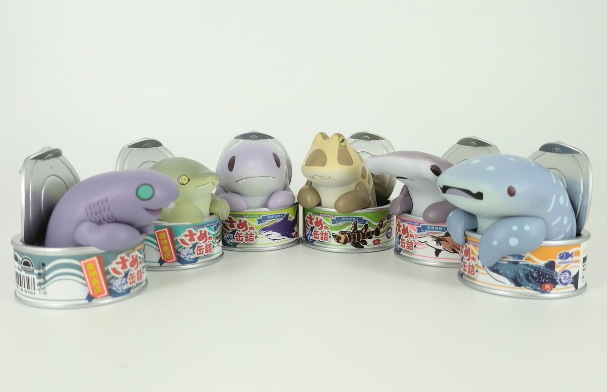 明日はめっちゃ久しぶりにコミケ参加ですよ。新作マスキングテープは1巻き600円、ステッカーは最近のものと同じ300円で出します。あとはいつも通りサメやらガチャやらいろいろ並べていますので、ピンとくるものがあるか探してみてね。来年のカレンダーはあと少しだけありますﾄﾞｳｿﾞﾖﾛｼｸﾈ🦈