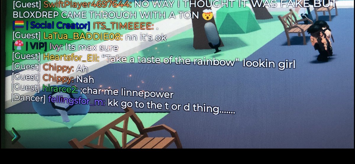 ryze_cool's tweet photo. @Roblox srry for ping but What is happening with bots like now we are seeing that they are Saying “FREE robux on bloxdreps!” Something like that this is wierd… (ignore the messages others said) https://t.co/UtFuzmBlER
