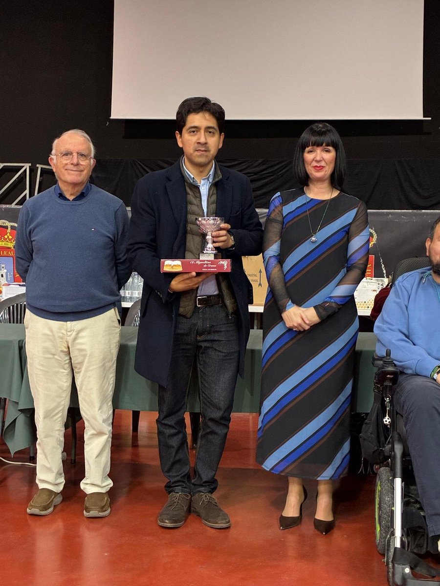 ParqueSurChess's tweet photo. Pablo Alcoba 3º en torneo navidad de La Roda  y Vicente Alcaraz 2º de veteranos https://t.co/xLwwzyXqHo https://t.co/tKMymkHQmc