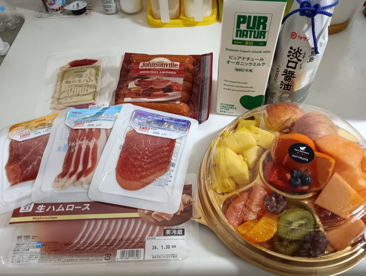 郡山にお出掛け。
お昼は #バーミヤン さんで海老とあわびを食べまくりました。
ゆいちゃんはあわびが美味しくて、おかわりしました♡

#ヨークパーク でお正月の買い出し。会津にはないものがいっぱい。ゆいちゃんと何食べたいか話し合って、ゆいちゃんが欲しいものはフルーツ盛り合わせと生ハムと