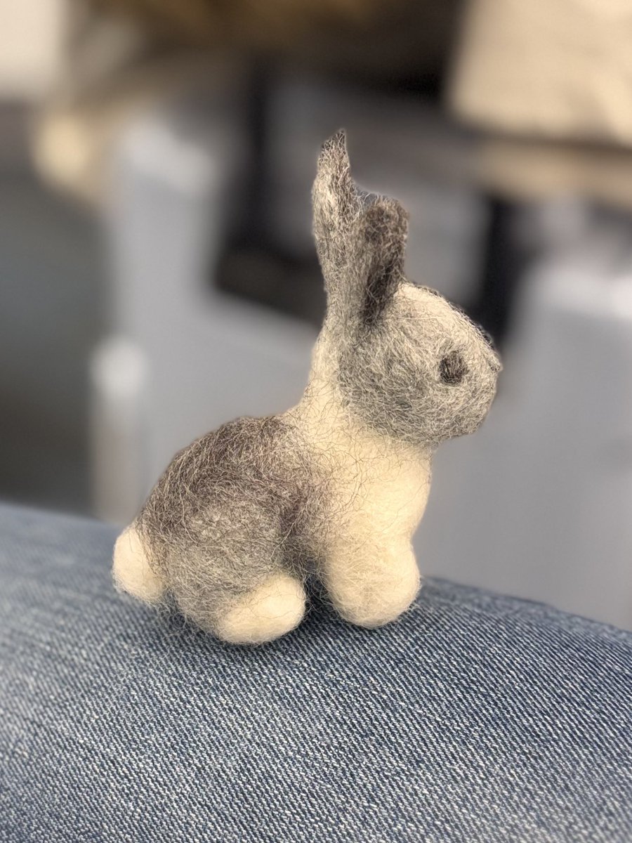 tiny_charm's tweet image. I couldn’t sleep during my red-eye so I felted this small bunny.