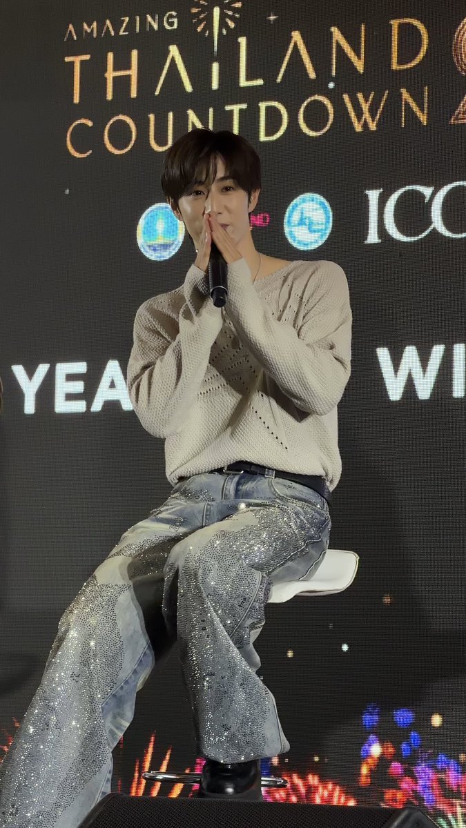 โอ้ยยตาแป๋วมากกพ่อ เอาผมลงยิ่งหล่อหน้าเด็ก น่ารักสุดๆ 

#MarkTuanxICONSIAM