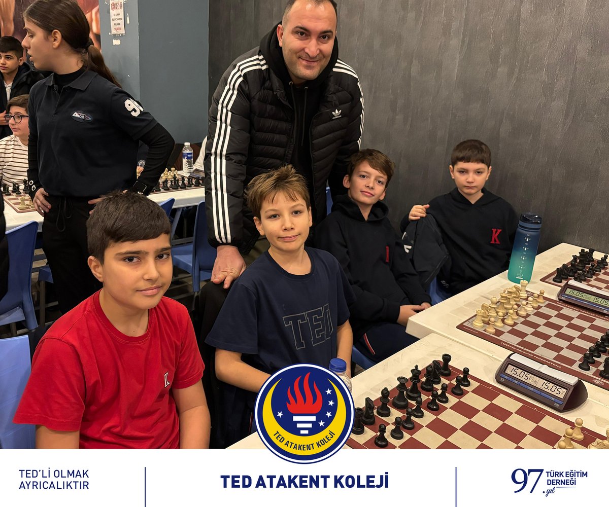 Esenyurt ilçesi tarafından düzenlenen “Okullar Arası Satranç Turnuvası”nda küçükler kategorisinde yarışan okul takımımız 3. olmuştur. 

Öğrencilerimizi ve öğretmenimizi tebrik eder, başarılarının devamını dileriz.