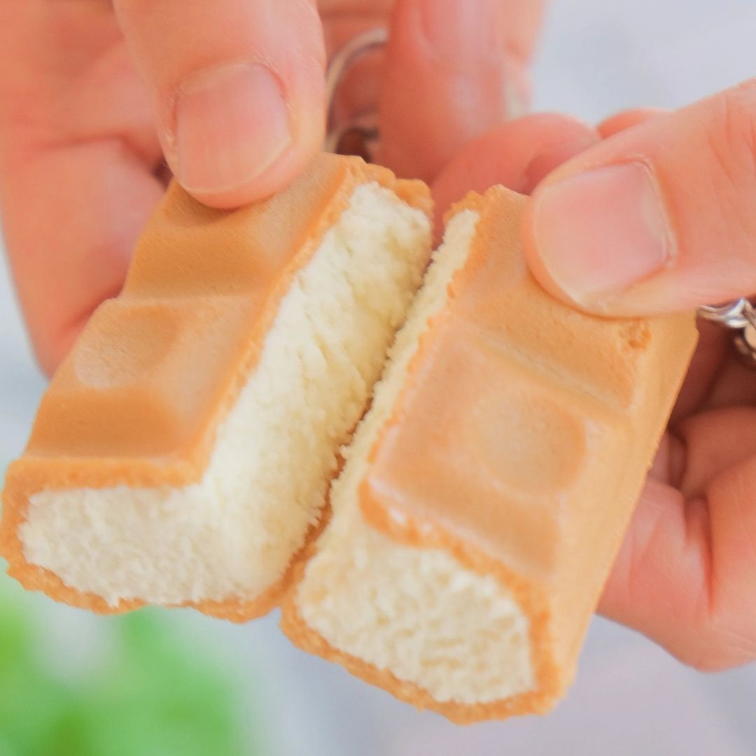 ganso_sample's tweet image. 共感したらいいね🍨

冬の醍醐味のひとつって、
あったか〜い部屋で食べるアイスじゃありませんか？

中の人は、こたつに入りながらアイス派です（笑）

身につけるアイスはこちらから👇
shop.ganso-sample.com/products/45807…