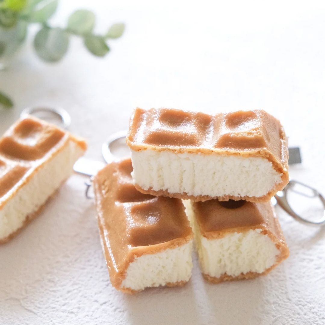 ganso_sample's tweet image. 共感したらいいね🍨

冬の醍醐味のひとつって、
あったか〜い部屋で食べるアイスじゃありませんか？

中の人は、こたつに入りながらアイス派です（笑）

身につけるアイスはこちらから👇
shop.ganso-sample.com/products/45807…