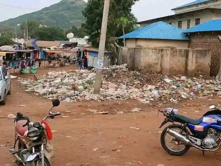 This is port Victoria  market.The stench around is harmful for people staying around and the Area MCA ain't doing anything.Hapa cholera  looming <a href="/busiawash/">BUSIA WASH YOUTH PARLIAMENT</a> <a href="/citizentvkenya/">Citizen TV Kenya</a> <a href="/ntvkenya/">NTV Kenya</a> <a href="/KTNNewsKE/">KTN News</a> 
#poor Sanitation