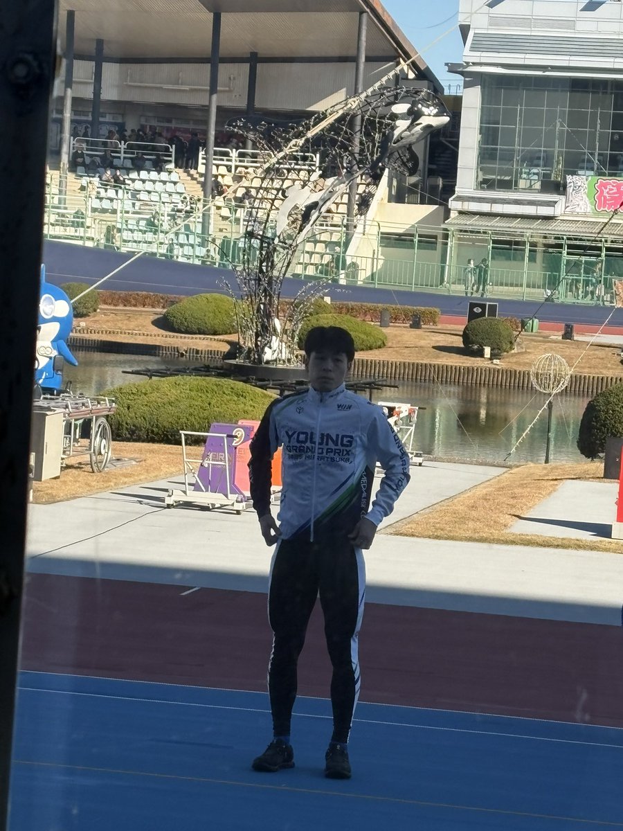 三日間泊まりで、平塚KEIRINグランプリしてきました。終わってトンボ帰りして、今からブットビに歌いに行きます。年一くらい人前で歌うかー、と思ってやるって言っちゃったけど、メチャクチャ疲れてる。