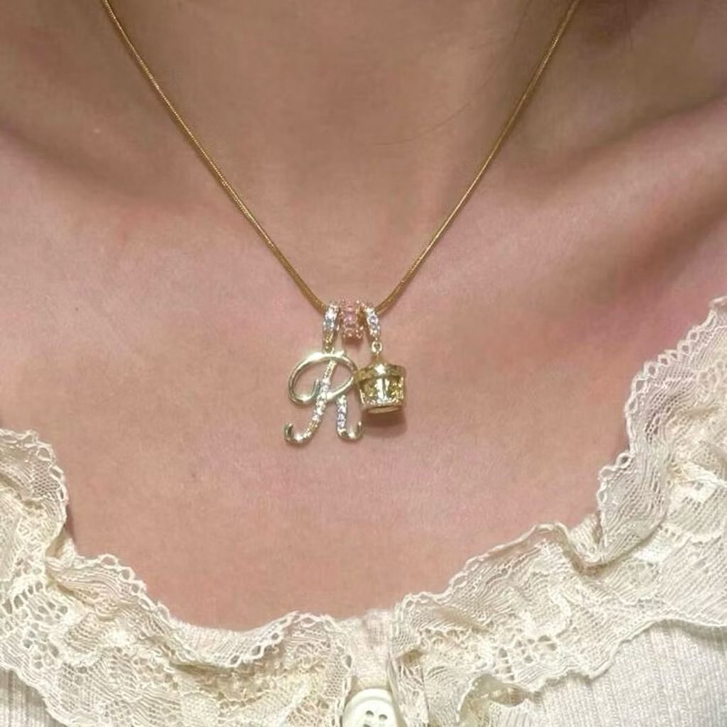 sonhosaurus's tweet image. มาป้ายยาเครื่องประดับที่เหมาะกับช่วงนี้ให้ สามารถ custom ตัวอักษรได้ด้วย มีหลายแบบให้เลือก ใส่แล้วคอสวยม้ากก ราคาร้อยกว่าบาท🎀🪞✨