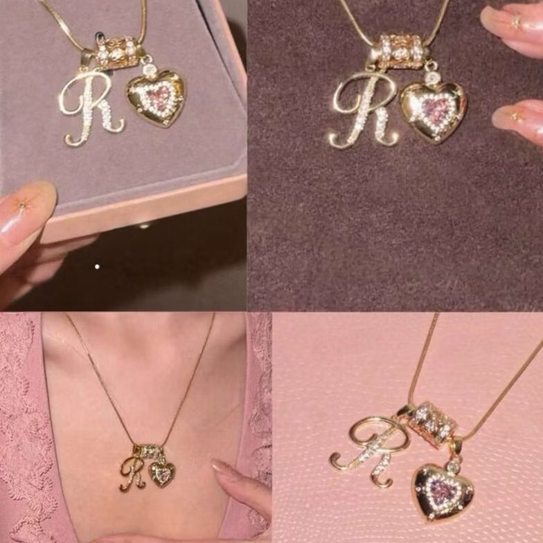 sonhosaurus's tweet image. มาป้ายยาเครื่องประดับที่เหมาะกับช่วงนี้ให้ สามารถ custom ตัวอักษรได้ด้วย มีหลายแบบให้เลือก ใส่แล้วคอสวยม้ากก ราคาร้อยกว่าบาท🎀🪞✨