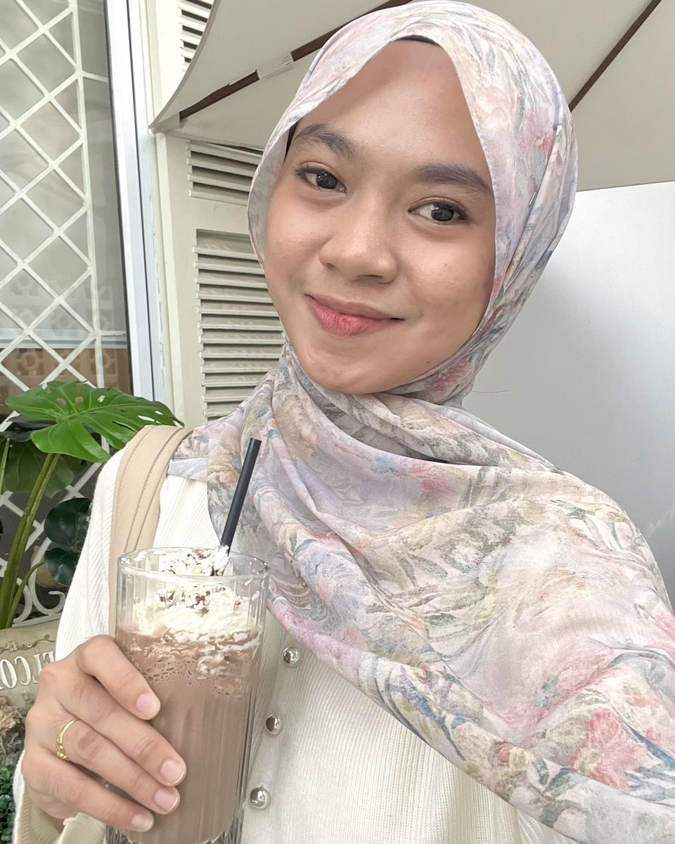 rosebumbby's tweet photo. MY BEST PURCHASE 2025 :

simple pieces, big impact… glasses, everyday tops, a timeless bag, and breathable hijabs 👌🏻💯 https://t.co/vfXPxSEbkx