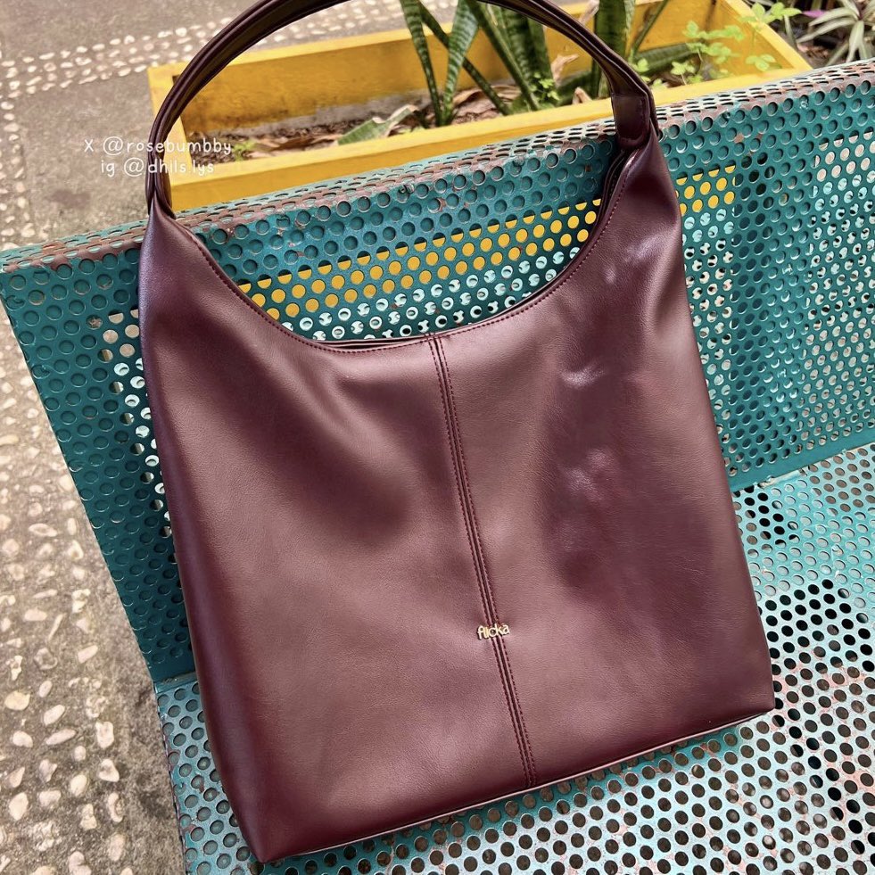 rosebumbby's tweet photo. MY BEST PURCHASE 2025 :

simple pieces, big impact… glasses, everyday tops, a timeless bag, and breathable hijabs 👌🏻💯 https://t.co/vfXPxSEbkx