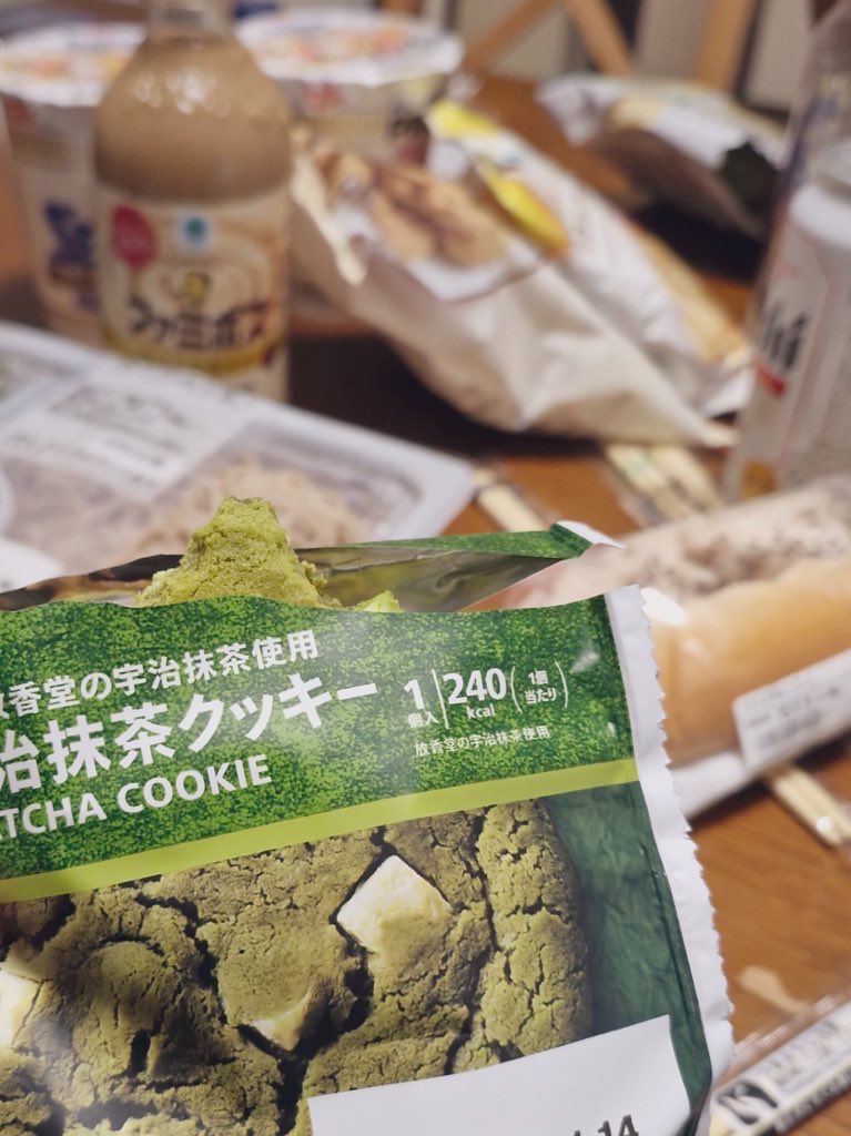 enchantedphi's tweet image. awiee my foodie boss asked me what my fave food was from my last trip. honestly, konbini food just hits different 😩 

happy holidays rainah! tara kaen! 🍻🍺