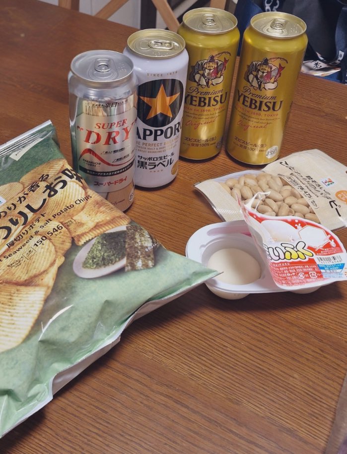 enchantedphi's tweet image. awiee my foodie boss asked me what my fave food was from my last trip. honestly, konbini food just hits different 😩 

happy holidays rainah! tara kaen! 🍻🍺