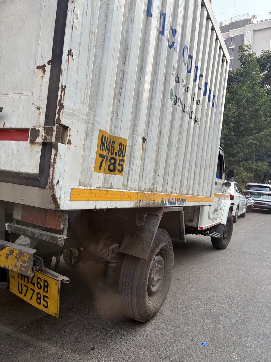 rumeh's tweet photo. @MTPHereToHelp Please help with vehicles parked incorrectly and causing inconvenience #bandrawest opp habc bank Bandra West, dr Ambedkar road https://t.co/V2Ux61qMms