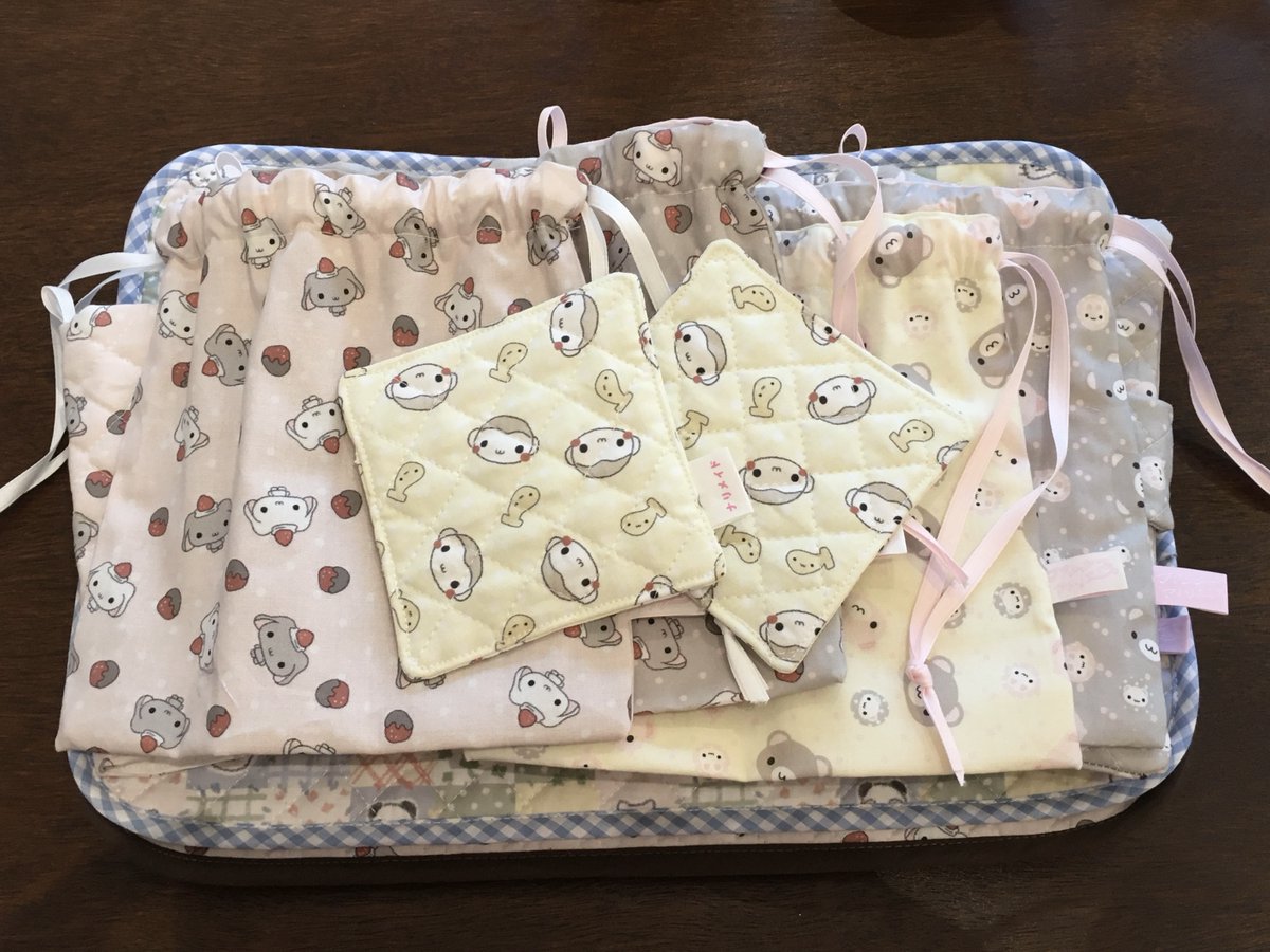 fancyS2atelier's tweet image. 팬시 아뜰리에 ♡ 히나쿠우 콜라보 프리오더 
(12월 30일 - 1월 2일) 

자세한 설명과 선택 방법 등을 적어둔 공지글이에요! 
주문 페이지는 밤 10시부터 오픈됩니다 
해당 글을 RT해주시는 1분께 원하시는 제품을 보내드립니다 (っ˶ᐢ. .ᐢ˵)っ
fancyatelier.kr/boardPost/1371…