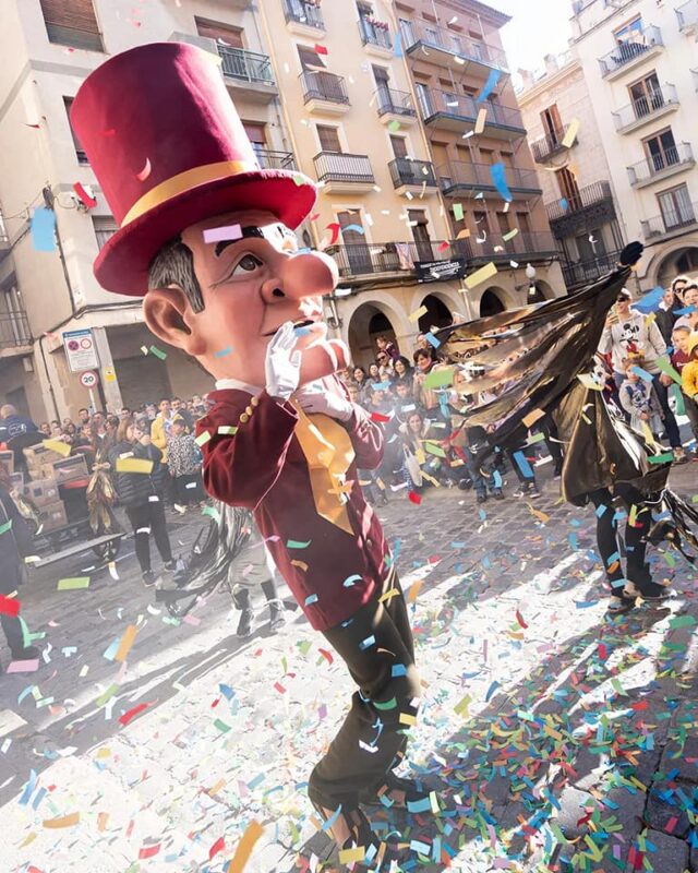 rcvalls's tweet image. Passejada de l’Home dels Nassos per acomiadar el 2025
valls.radiociutat.com/2025/12/30/pas…