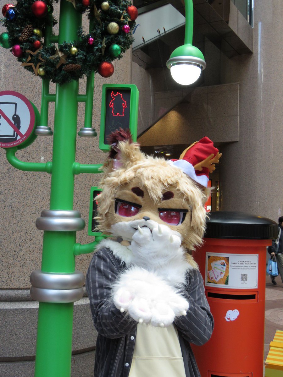 starrefu's tweet photo. fursulting at time's square :3

#furry #fursuit #獸人 #FursuitFriday https://t.co/nFDfbObnGn