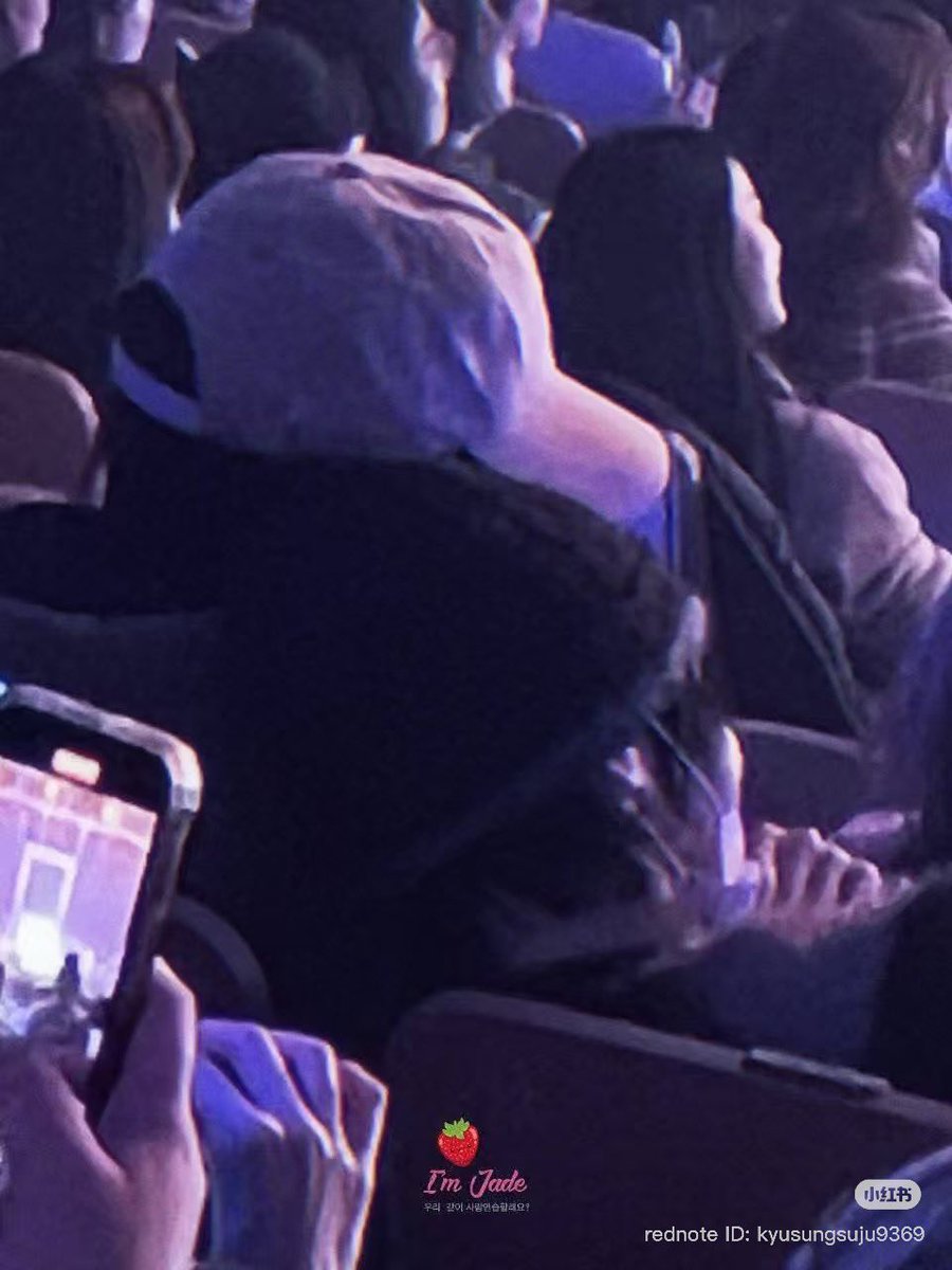 yumyumyeon's tweet image. i kept telling myself its just the angle but turns out ITS NOT JUST THE ANGLE WTF kyusung really just