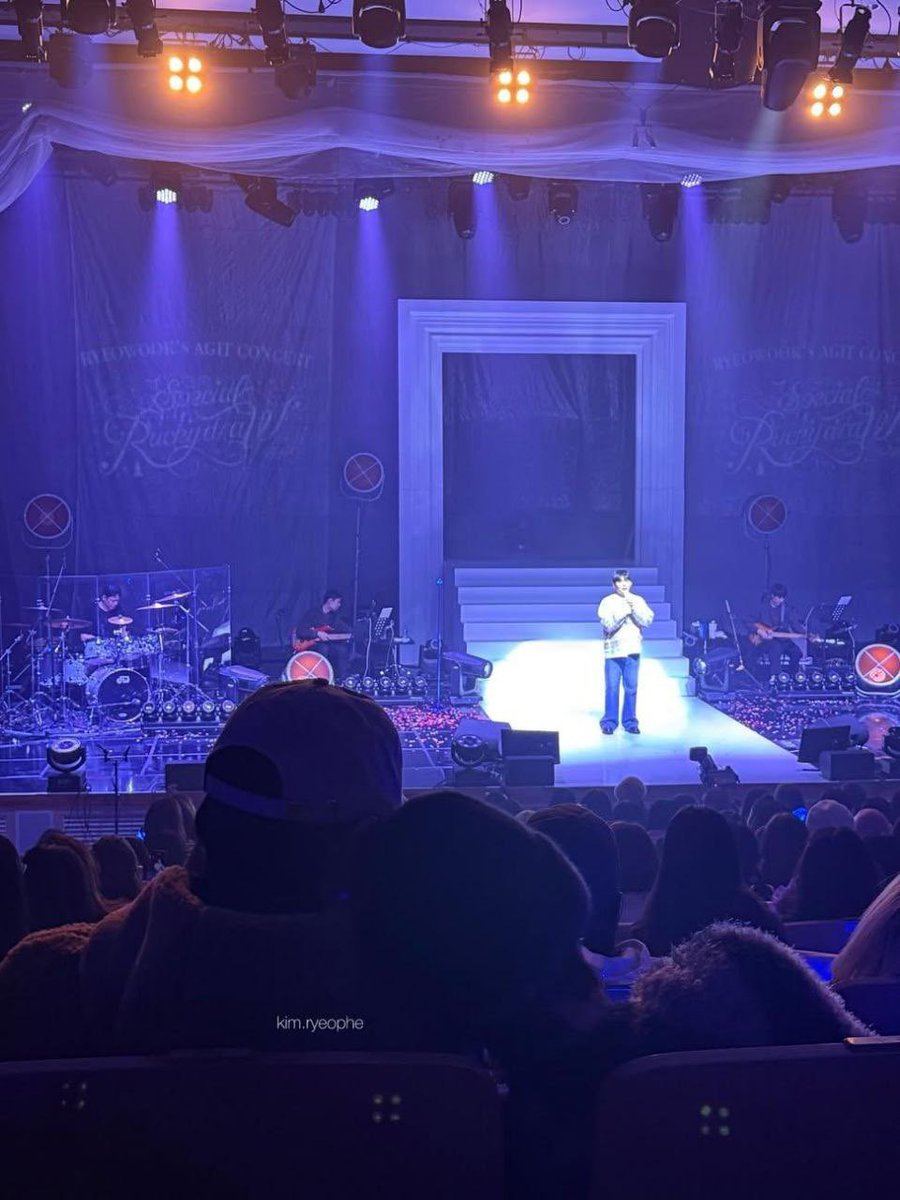 yumyumyeon's tweet image. i kept telling myself its just the angle but turns out ITS NOT JUST THE ANGLE WTF kyusung really just