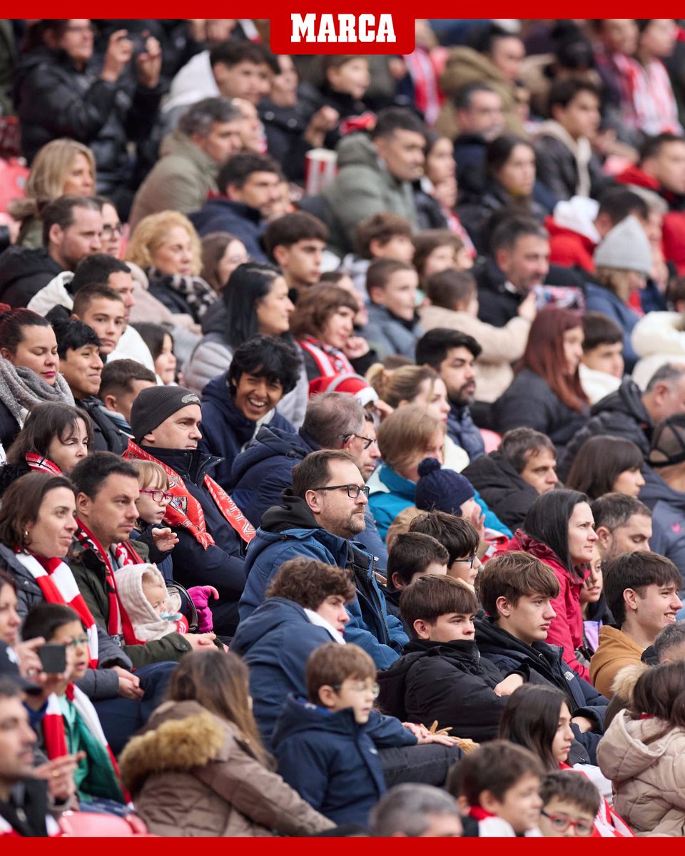 marca's tweet photo. 🔥😮 ¡30.051 personas para ver el entrenamiento en San Mamés!
❤️🤍 Lo del @AthleticClub y su afición es una auténtica locura 🤩 https://t.co/TbwU9d51Aq