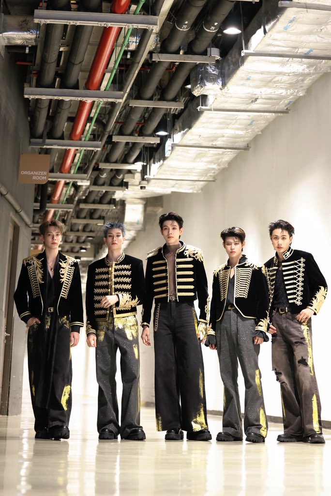 💙 Can we be your #LAZ1 💙
LAZ1 COUNTDOWN ICONSIAM
#LAZ1xICONSIAM