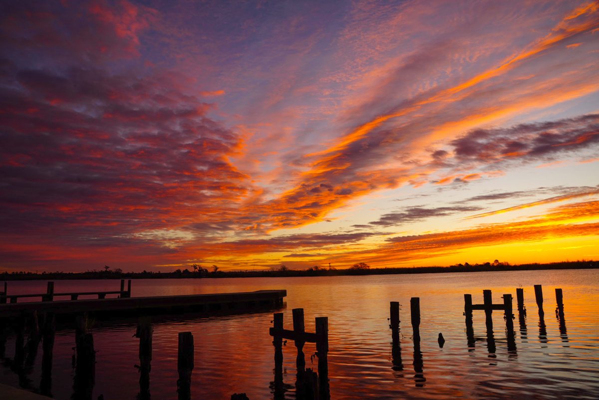 Stunning shot from our very own John Snell of the sunrise over the Tchefuncte River this morning 📷 <a href="/FOX8NOLA/">FOX 8 New Orleans</a> #sunrise #lawx