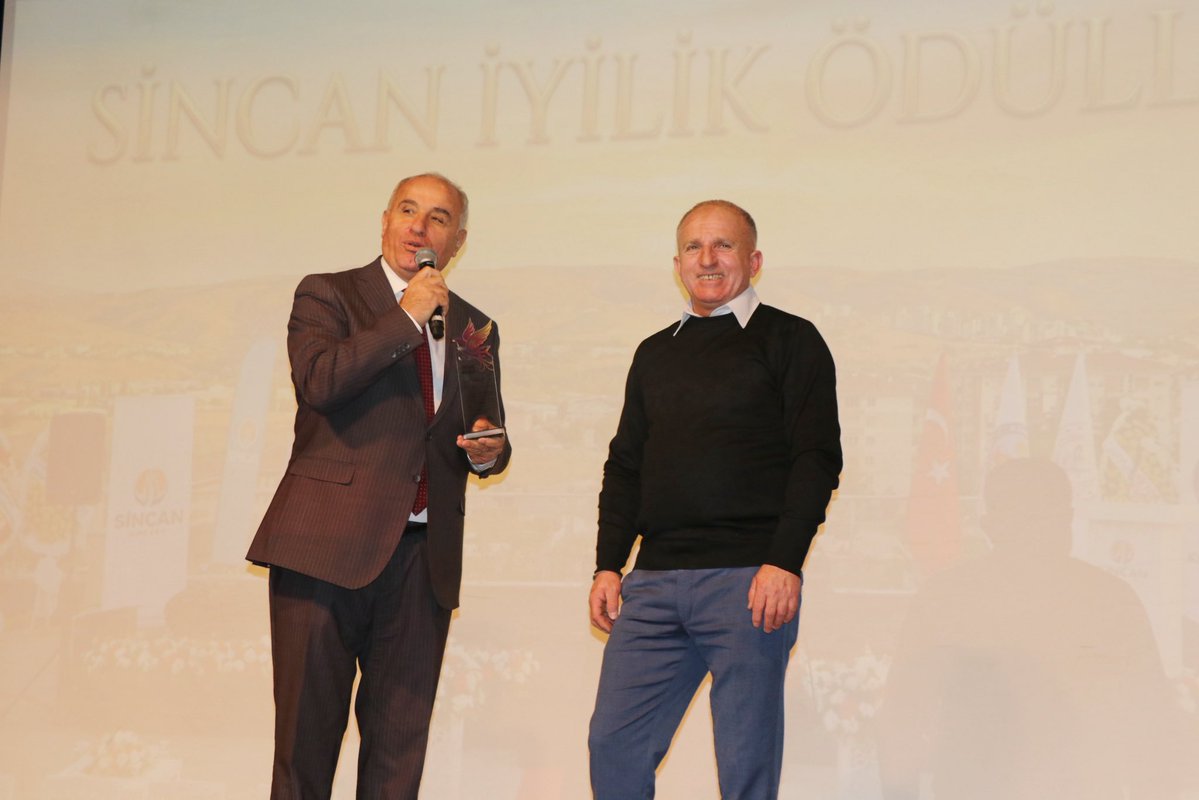 Sincan Kaymakamlığı tarafından düzenlenen Sincan İyilik Ödülleri Töreni, iyiliği yaymak ve toplumsal dayanışmayı güçlendirmek amacıyla gerçekleştirildi. Lale Konferans Salonu’nda düzenlenen programa yoğun katılım oldu. <a href="/TCSincan/">Sincan Kaymakamlığı</a> <a href="/SerdarTutek/">Serdar TÜTEK</a> 

aosb.org.tr/560198/n/sinca…