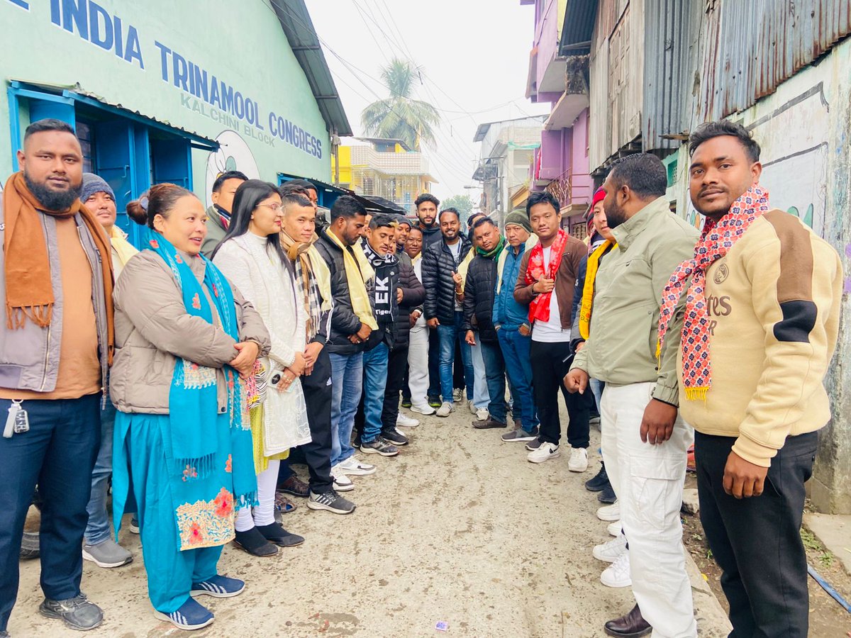 AITCakashH's tweet image. TMYC कालचिनी ब्लॉक के तत्वावधान में तैयारी बैठक सह सम्मान कार्यक्रम सफलतापूर्वक संपन्न।
माननीय श्री अभिषेक बनर्जी जी के आगामी अलीपुरद्वार कार्यक्रम की तैयारियों व TMYC की संगठनात्मक गतिविधियों पर चर्चा हुई।
सभी सदस्यों की सक्रिय सहभागिता सराहनीय। ✊
#KalchiniBlock @abhishekaitc