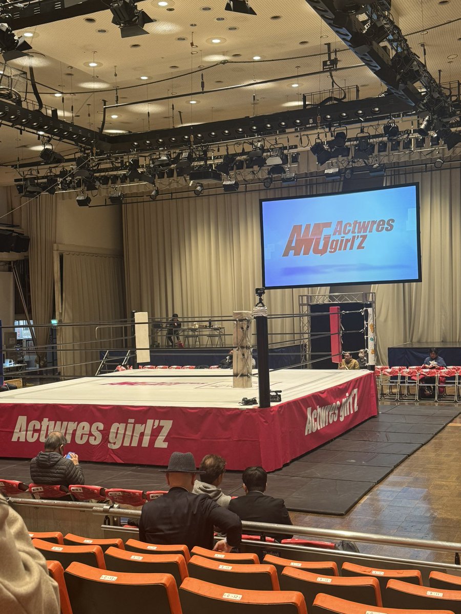 mai_yoshitsuru's tweet photo. 昨日はレッスン終わりにアクトレスガールの仕事納め姿を観に後楽園ホールへ。
そして、その後は異例なメンバーでの楽しく忘年会😆！

私は今日も仕事、明日まで仕事でございます(笑)

アクトレスのみんな！
お疲れ様でした！

来年楽しい事が出来たらいいね🌟

 #アクトレスガール
 #後楽園ホール https://t.co/d8OUY1IDt0