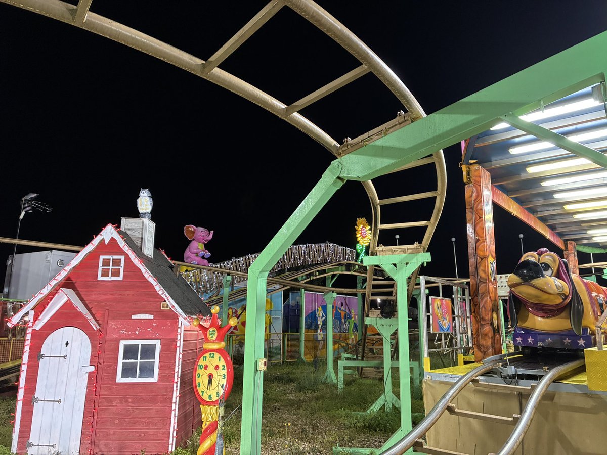 Yesterday, we had an unsuccessful cred run in Alicante. 😮

We tried to visit Feria de Navidad but the fun fair was closed due to weather. 🌧️

We then tried to visit El Mundo de los Niños but the rollercoaster was also shut.

In the end, we managed to get Fun Dog at Family Park.