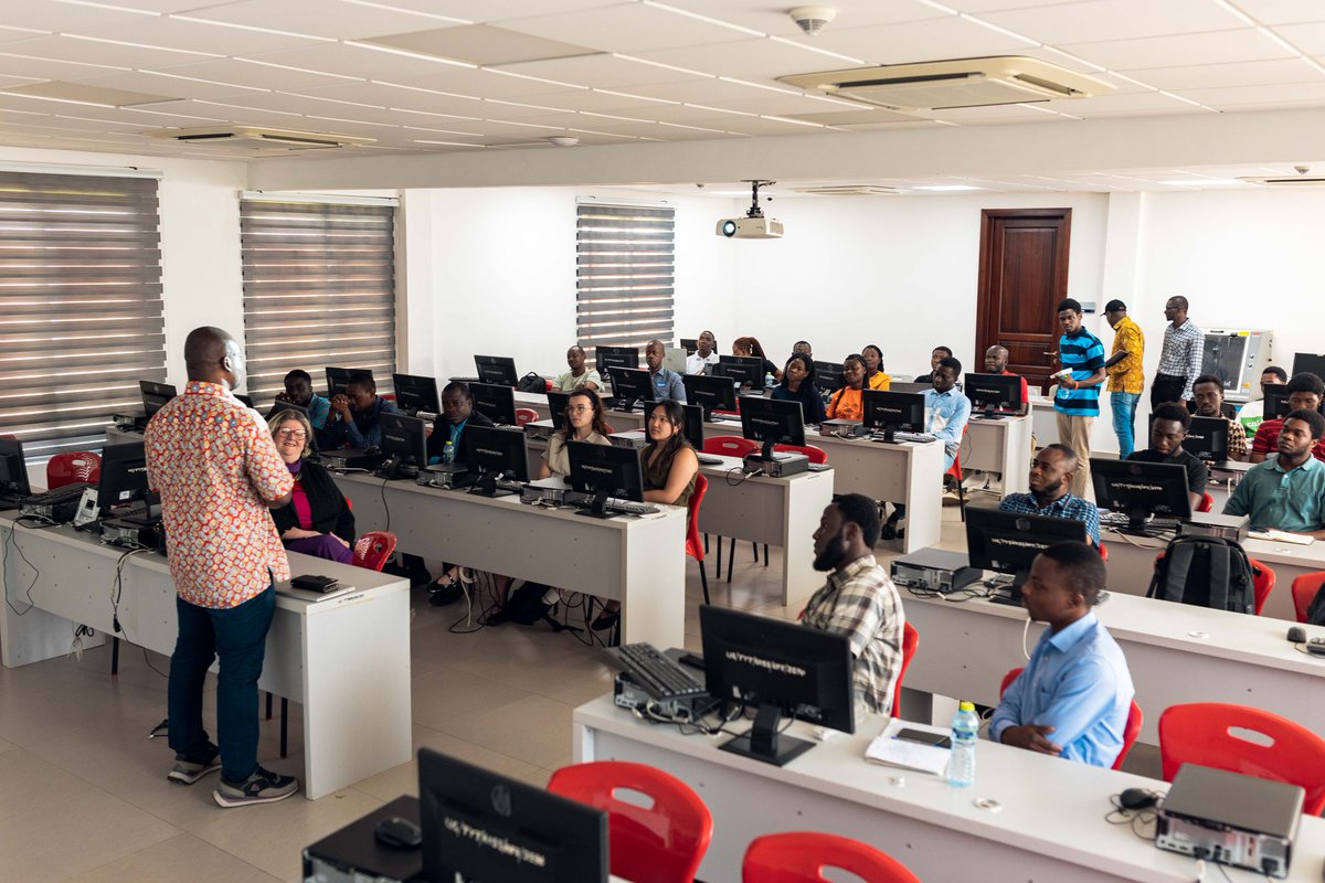 amrs_ghana's tweet photo. The 19th International IUMRS-ICAM 25 Conference opened with an intensive two-day pre-conference workshop focused on electrospinning and nanofiber synthesis, alongside sustainable and renewable energy.🔥🔥

#IUMRSICAM25
#amrsghana
#materialsscience
#advancedmaterials
#UG https://t.co/cf2nqyuXm2