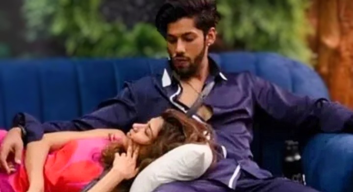 Priya_Thakurr's tweet image. Nice Jodi in the universe #behal 🧿
But @Baseer_Bob why did you dump her when you got to know she's getting hate outside ?? 

Your chapri fans are very disappointed ! Now they have to do  such silly things to stay relevant 👇🏻 

#BaseerAli #Bahana 
#FarrhanaBhatt