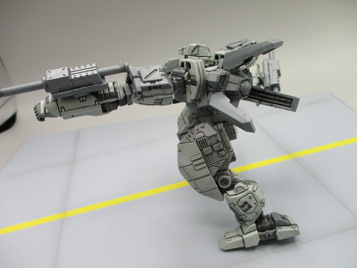 武器とかバックパックまで作中仕様をきっちり作る気力は無かったので、既存のものをそれっぽく合わせて誤魔化してる
ジャマー機として格闘装備で挑んでくる姿を見て、当時「ゾラで格闘！？」と意外に思った