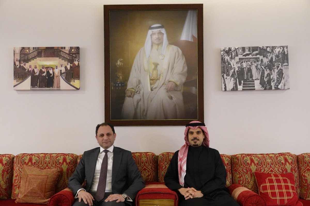BahrainEmbKSA's tweet image. التقى سعادة الشيخ علي بن عبدالرحمن آل خليفة، سفير مملكة البحرين لدى المملكة العربية السعودية، بسعادة السيد علي قرانوح، سفير جمهورية لبنان المُعين لدى المملكة العربية السعودية الشقيقة، وتم خلال اللقاء استعراض العلاقات الثنائية بين البلدين وبحث سبل تطويرها.