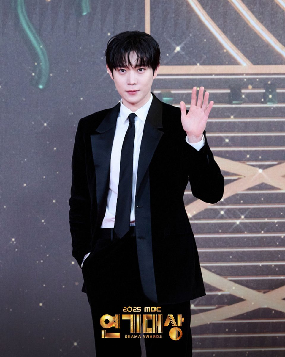 mbcdrama_pre's tweet photo. 🏆#2025MBC연기대상🏆 포토월 현장
올 한 해도 MBC 드라마를 사랑해주셔서 감사합니다💖

#달까지가자 #김영대
#MBC연기대상 #MBC드라마
#연기대상 #연말시상식 #mbcdrama #MBC https://t.co/fSZ8vFvjo2