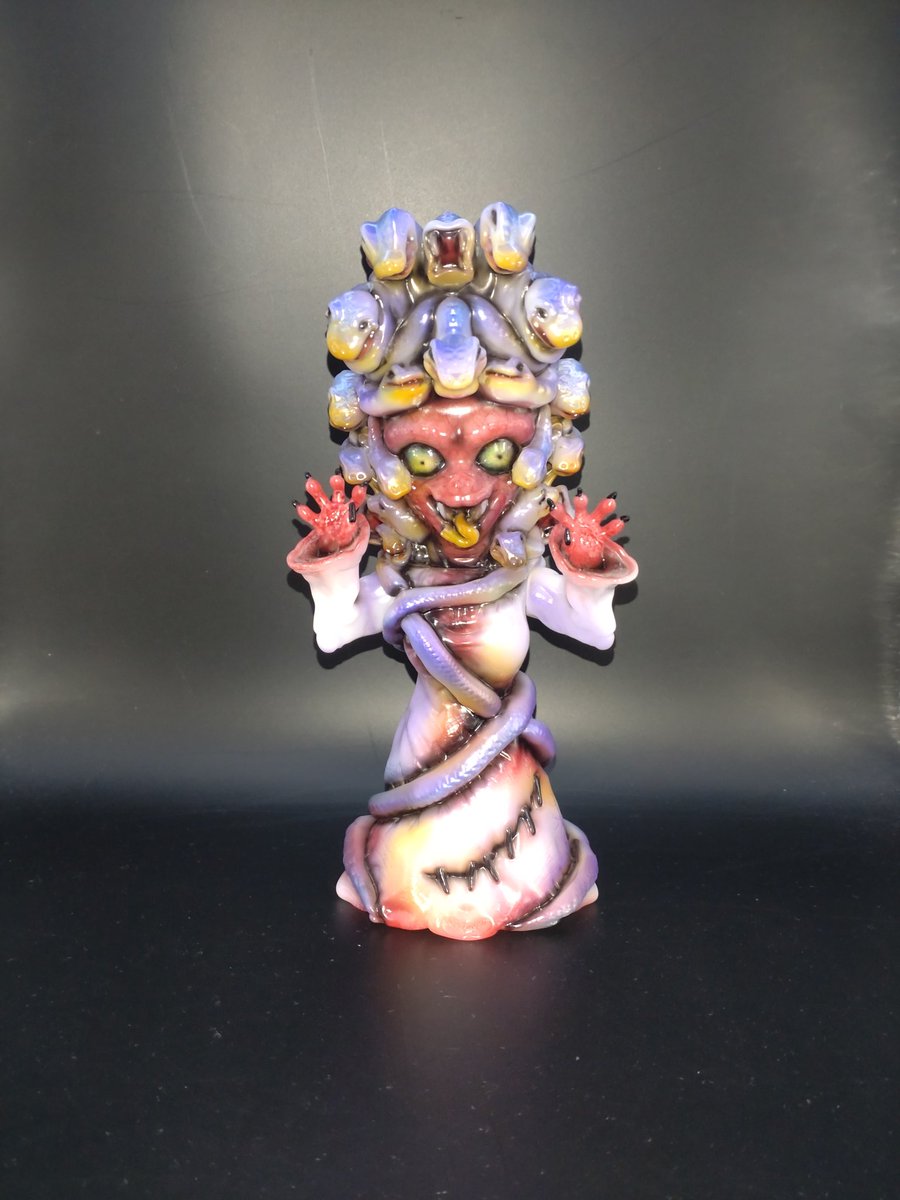 墓場の画廊さんから、かっこわらい雑貨店メデューサ届きました