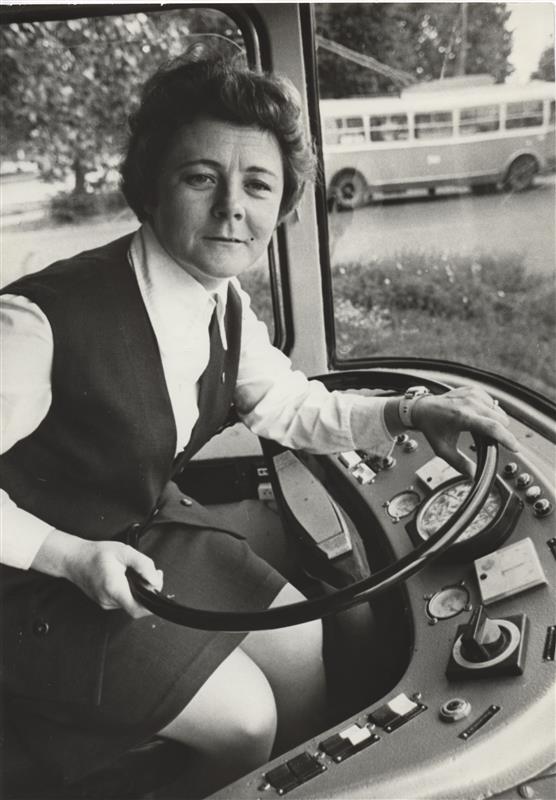 Divi trolejbusu maršruti decembrī svin apaļu jubileju - kopš to atklāšanas apritējuši 40 gadi. 23. trolejbusu maršruta pirmo reisu 1985. gada 28. decembrī vadīja Ināra Losāne, savukārt 22. maršruta pirmajā reisā 30. decembrī pie stūres sēdās Vija Martinsone. Attēlos redzams jaunā