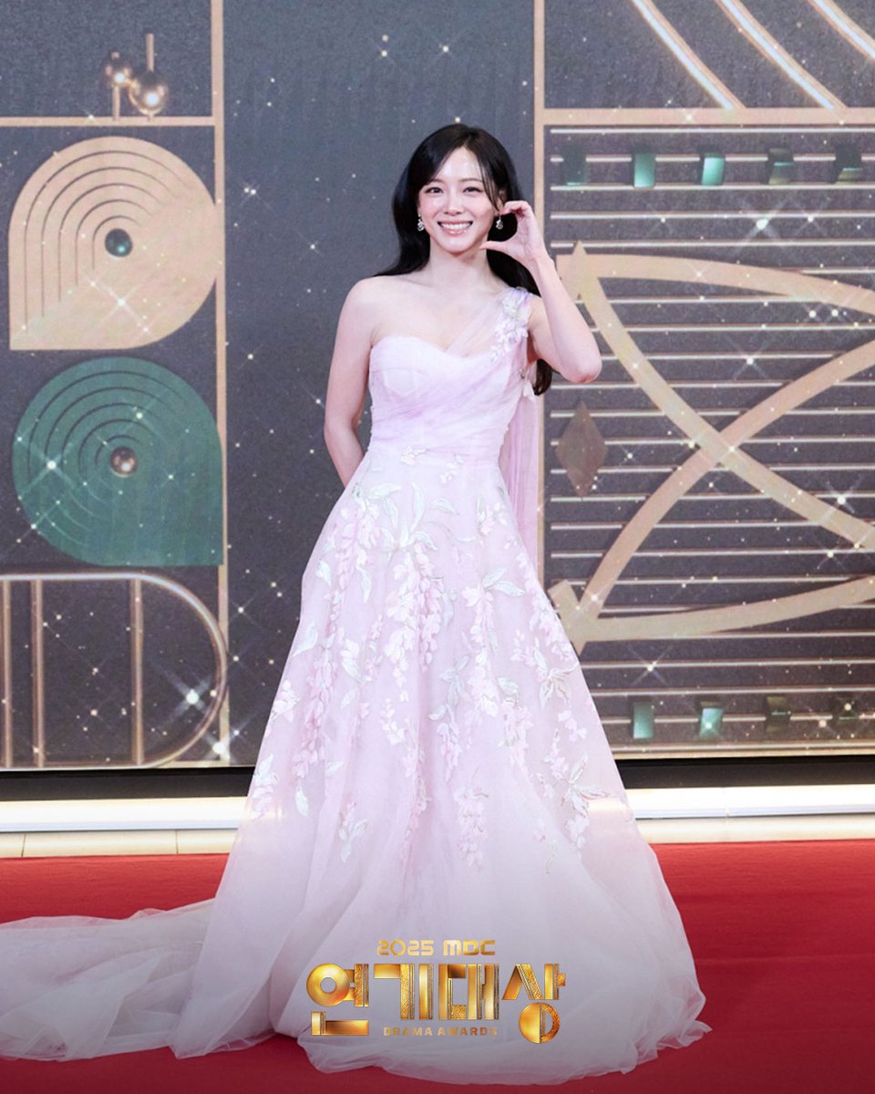 🏆#2025MBC연기대상🏆 포토월 현장
올 한 해도 MBC 드라마를 사랑해주셔서 감사합니다💖

#이강에는달이흐른다 #김세정
#MBC연기대상 #MBC드라마
#연기대상 #연말시상식 #mbcdrama #MBC