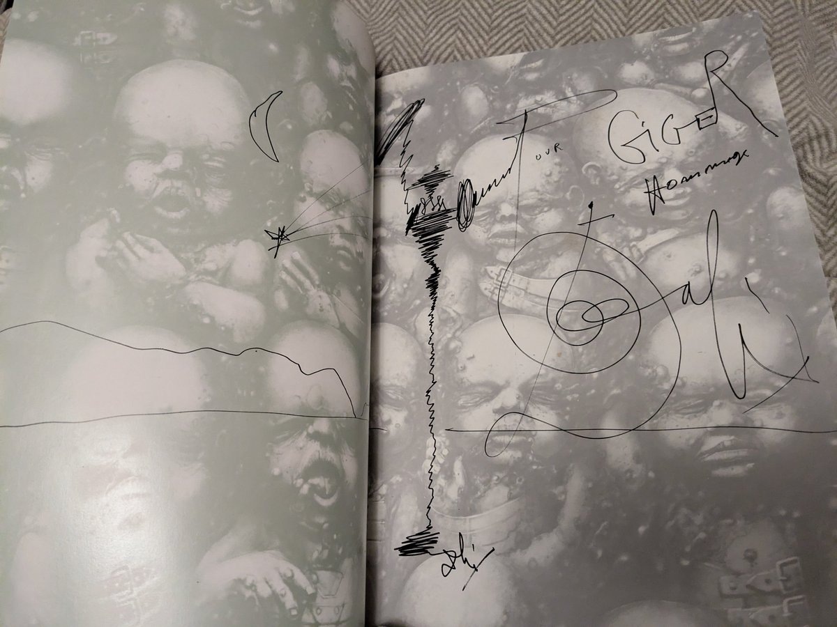 H.R.ギーガー作品集の古書価が高騰していると聞き、私のは何冊残って