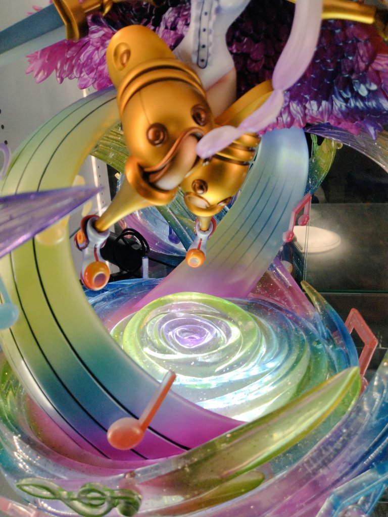 zaruba1128's tweet photo. ウタの台座 ※jacksdo
ゴージャスになりました☺
光る部分はリモコンで入り切り、
音符もある程度、好きな位置に取付け出来ます。
台座が重いのでガラス棚には恐いかもしれません。
#ONEPIECE
#ワンピース
#ワンピースフィギュア
#ウタ
#POP
#jacksdo https://t.co/LN244WIaR6