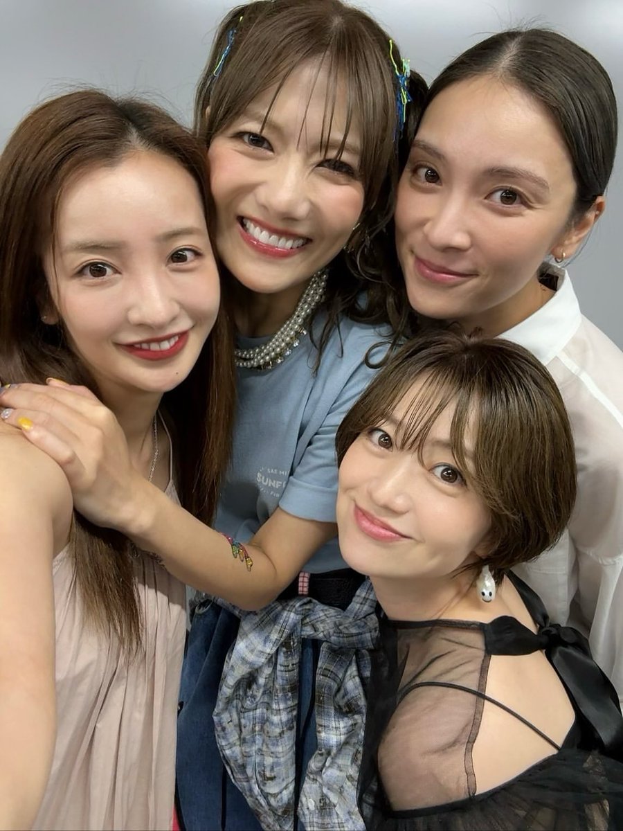 宮澤佐江 🎶😚 親友夫妻と浅草を楽しみました☺︎ アイスは秒で溶け始めました